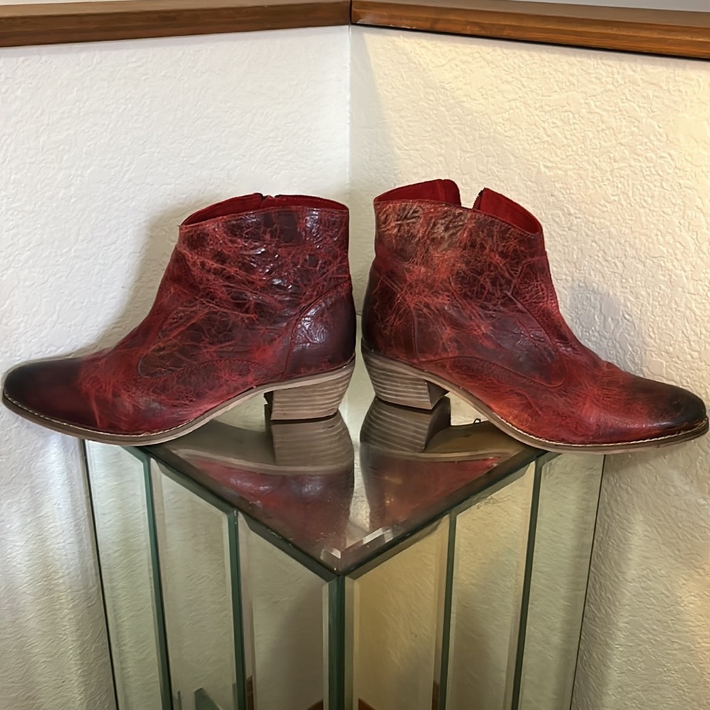 DIBA Red Distressed booties - Picture 7 of 7